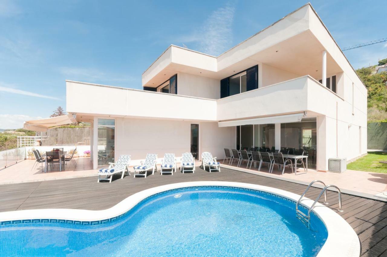 Villa Med Ситжес Екстериор снимка