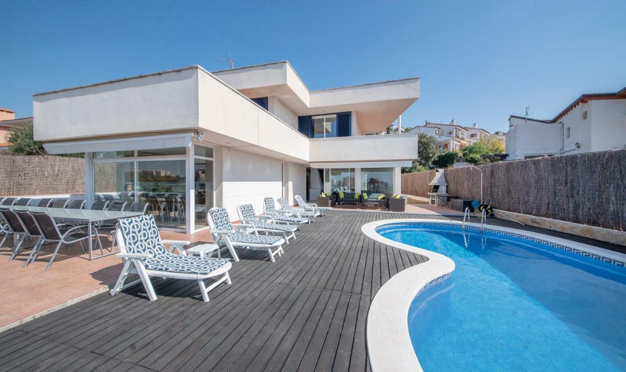 Villa Med Ситжес Екстериор снимка