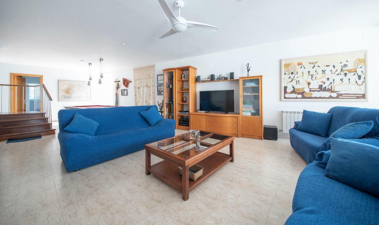 Villa Med Ситжес Екстериор снимка