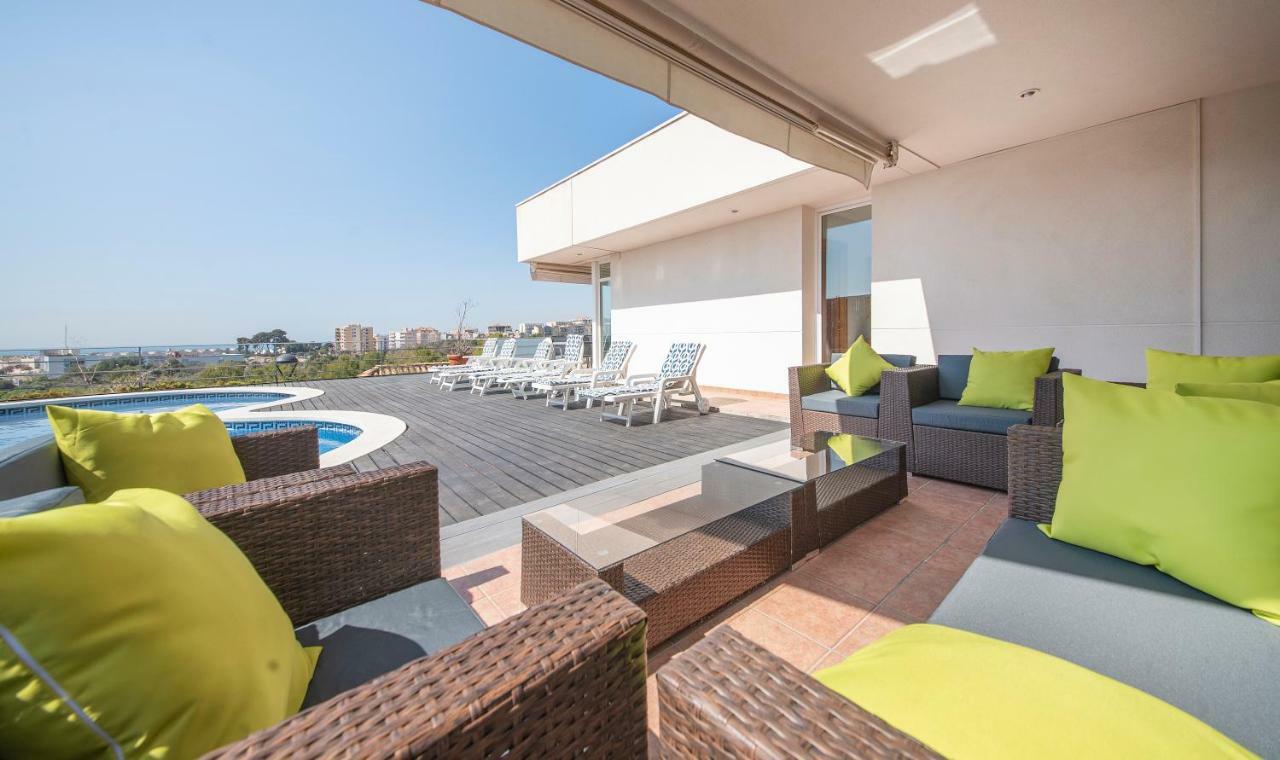 Villa Med Ситжес Екстериор снимка