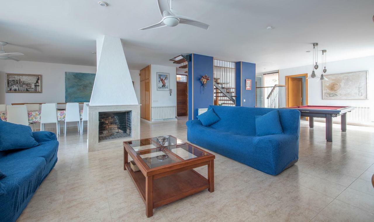 Villa Med Ситжес Екстериор снимка